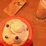 グロリアス チェーン カフェ - クリームチーズ＆ブルーベリーパンケーキ