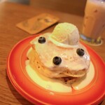 グロリアス チェーン カフェ - クリームチーズ＆ブルーベリーパンケーキ