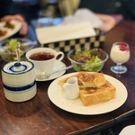 喫茶室 八十六温館 - ① 720円：シナモントーストSet（トースト、サラダ、ドリンク）