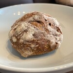 季節の酵母パン punch - 黒パン / フリュイ