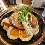 時屋 - どーんと乗ったチャーシュー