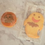 鯖江菓子工房 Yamahatsu   - 左があまびえどら焼き、右がハロウィンクッキー