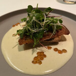 メイ - 秋鮭、ホタテのムース、キノコのデュクセル、クリームソース、イクラ。