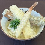Tamaya - 天ぷらうどん　海老、いか、ちくわの天ぷら入り￥1,000