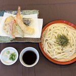 Tamaya - 天ざるうどん　天ぷらが色々あってこの麺と出汁。お得な一品。￥1,200