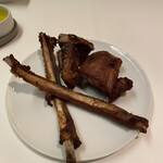 メイ - バラ肉、スジを揚げたもの