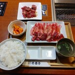 下町の焼肉屋 深川 壱番亭 - カルビハラミ焼肉セット［1,078円］、追加カットステーキ［275円］