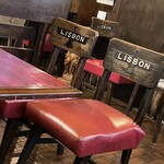 リスボン珈琲店 - 椅子