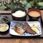 炭火焼専門食処 白銀屋 - 