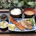 炭火焼専門食処 白銀屋 - 