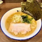 麺家 ジロー商店 - らーめん（中）1玉【700円】