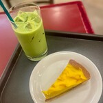 カフェベローチェ - 料理写真:『抹茶ラテ（レギュラーサイズ、アイス）』
『濃厚かぼちゃのプリンタルト』