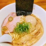 Manshuuken - 中華そば醤油（780円）、食べログクーポンで味玉トッピング。