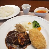 厳選洋食さくらい - ハンバーグ&カニクリームコロッケ