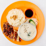 Hainanese chicken rice & green curry combination