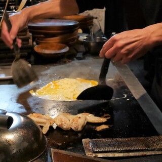 Freshly made Teppan-yaki is extremely delicious! !