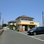 Sousaku Pan Koubo Uan - 店構えと駐車場