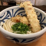 麺匠 釜善 - とりちくわ天うどん（冷／中盛）