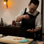 f - 高原比内地鶏に塩振り