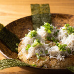 Flat-grilled Onigiri topped with whitebait and sea urchin soy sauce