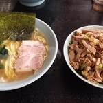 ラーメンショップ - ラーメン（普通盛り）と、チャーシュー丼（味薄め）