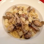 D'ORO - アサリ、キノコ、ジャガイモ、クリームソース