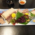 寿司割烹　魚徳 - 鯨盛（中）　赤身、さえずり、百尋、胃袋、畝、蛇腹