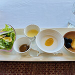 札幌プリンスホテル - サラダ　ヨーグルトフルーツソース　フレッシュフルーツ