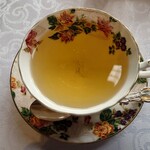 シャトー　ラ・パルム・ドール - 紅茶
      レモンミント
      
      味わいは苦味もありレモンの風味も感じる。
      ミントで爽やかな味わいに。
      
      いつもは糖分の金平糖は入れないけれど
      今回は入れたほうが美味しい味わいとなった。
      
      