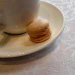 シャトー　ラ・パルム・ドール - 甘みある香クリームと香ばしい海老の味わいが広がる
      面白い組み合わせのマカロン❕
      その風味と味わいが残ってるままビスクを飲んでいく
      手長エビの香ばしさと海老の風味ミルク感が合わさり
      旨いよねえ❕