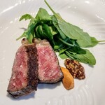 La Brianza - サカエヤ手当て鹿児島県13歳経産牛熟成サーロイン炭火焼き檜の香りロメスコソースタスマニア粒マスタード。サシがしっかりあっても軽い後味にいただけるのがいつも素晴らしいです