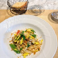 La Brianza - 鯵とウイキョウ自家製カラスミ手打ちリングイネ。菊の花びらが初冬を感じさせる季節感ある彩り☆素敵。モチモチパスタとラグーソースよく絡んで美味しかった〜