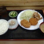 江戸銀食堂 - 本日の日替り3点盛合せ(一口ヒレカツ、クリームコロッケ、豚生姜焼き)。