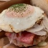 コックテイル ハンバーガーズ - カナディアンベーコンエッグバーガー　900円(税込)　