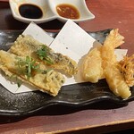 天ぷらとワイン大塩 -  海老と秋刀魚～梅しそ添え