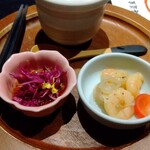 Shunsai Souwa Zentei - お通しは茶碗蒸し、かきのもと、海老マヨ