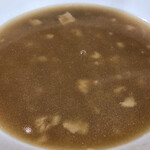 ラーメン二郎 - 液体油とマシた脂で乳化したスープ。