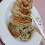 天上天飯店 - 餃子の断面 餡アップ！