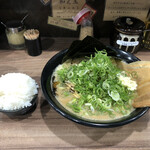 特製ラーメン はせがわ - 九条ねぎチャーシュー麺 1100円。味玉 100円、海苔 100円トッピング