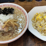 Denkichi Shokudou - ラーメン+半チャー(850円)背脂で