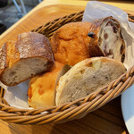 レストラン　レ・フレール - 焼き立てパン食べ放題(スープ付)  +¥780