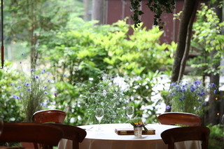 Pyrenees - 店内やテラスからは軽井沢の美しい緑が見はらせます。