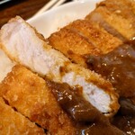 らーめん優月 - オヤジは、豚肉料理でピンク色は「受け入れ難い」んですよねぇ。コチラではキチンと火が通っていますね。良き良き❗