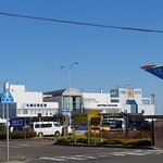 らーめん優月 - 札幌市内に在る空港。道内路線（プロペラ機）が殆んど。ＦＤＡが就航していますが、冬期間はジェット機が離発着できません。滑走路が短くてスリップしちゃう恐れがあるから。