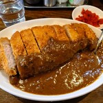 らーめん優月 - 厚切カツカレー  @990円也。とんカツの迫力スゲー❗「土日祝オール」の割引きサービス（▼110円）でした。ウレシイねぇ。