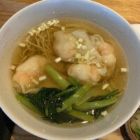 ブリル飯店 - 海老ワンタン麺