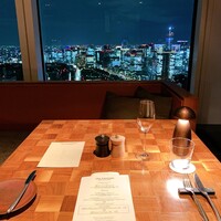 ザ タヴァン グリル＆ラウンジ - 