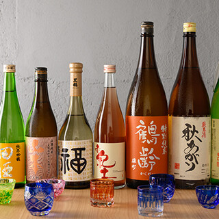 Sake served in beautiful sake vessels. Compare 3 kinds of drinks