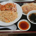 東方餃子坊 - 油淋鶏炒飯+餃子