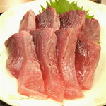 愛南 市場食堂 - びやびやかつおの刺身です。